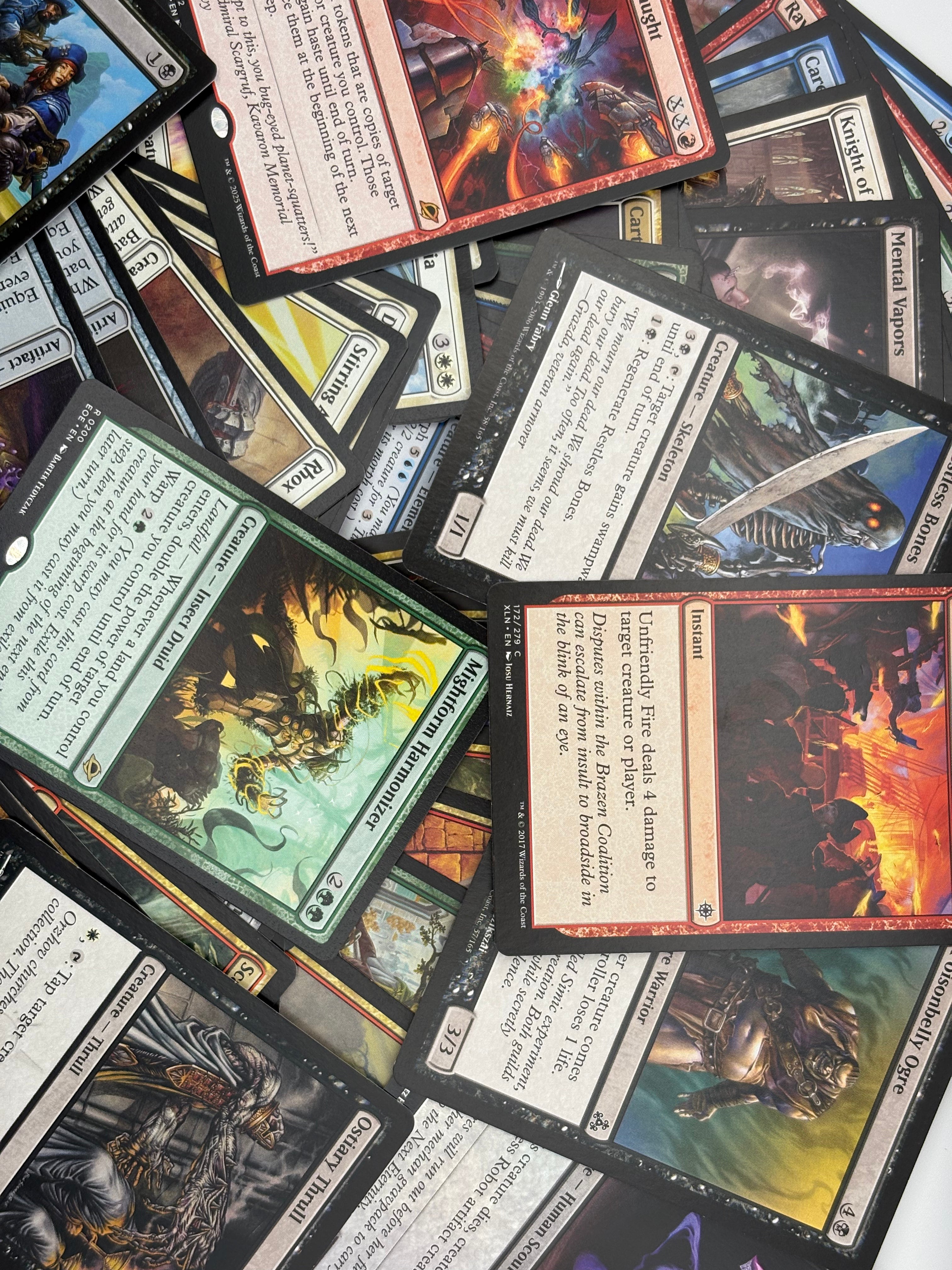 MTG 100 Karten Mystery Pack – 94 Commons/Uncommons + 5 Rares + 1 Foil | DE/EN | Near Mint